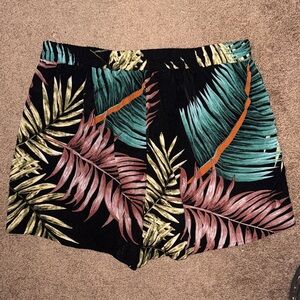 SHEIN Black Tropical Leaf Print Women's Shorts